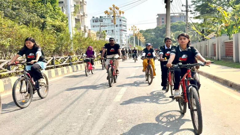 রাজশাহীতে যানজট সচেতনতায় বর্ণাঢ্য সাইকেল র‍্যালি ...