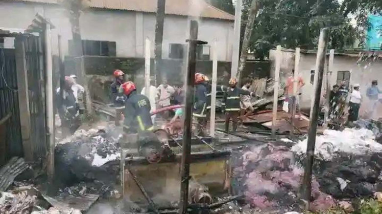 শ্রীপুরে ভয়াবহ অগ্নিকাণ্ড, দুই গোডাউন পুড়ে ছাই...