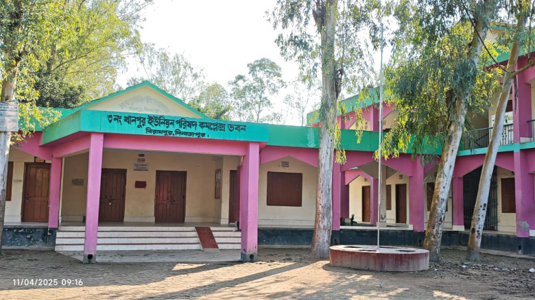 খানপুর ইউনিয়ন পরিষদে সকাল ৯টার পরও কর্মকর্তা-কর্ম...