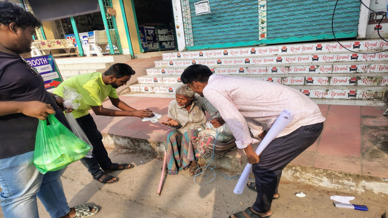 আমতলীতে স্বপ্নছোঁয়া স্বেচ্ছাসেবী যুব সংগঠনের পক্ষ ...