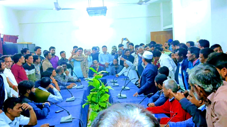 পলাশবাড়ীতে কেন্দ্রীয় মহাশ্মশান নিয়ে দ্বন্দ্বের অবস...