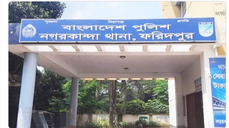 বাবার মোটরসাইকেল থেকে ছিটকে পড়ে ট্রাকের নিচে, প্র...