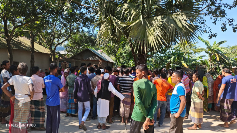 বিরামপুরে নবান্নের উৎসবে শাড়ি চাওয়া কেন্দ্র করে ...