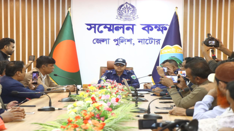 নাটোরে নবাগত পুলিশ সুপার এর সাথে জেলায় কর্মরত সাংব...