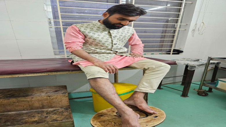 মাইক্রোবাস চাপায় এনসিপি নেতাকে হত্যা চেষ্টার অভিযো...