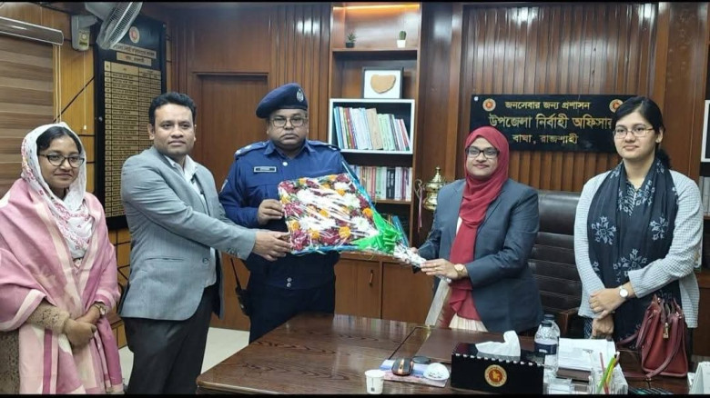 বাঘা থানার নতুন ওসি সেরাজুল হককে ইউএনও শাম্মী আক্ত...