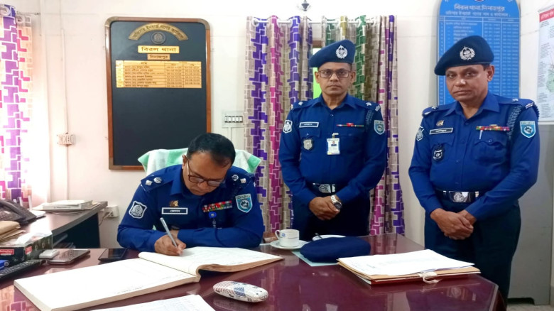 দিনাজপুরের বিরল থানা পরিদর্শন করলেন পুলিশ সুপার মো...