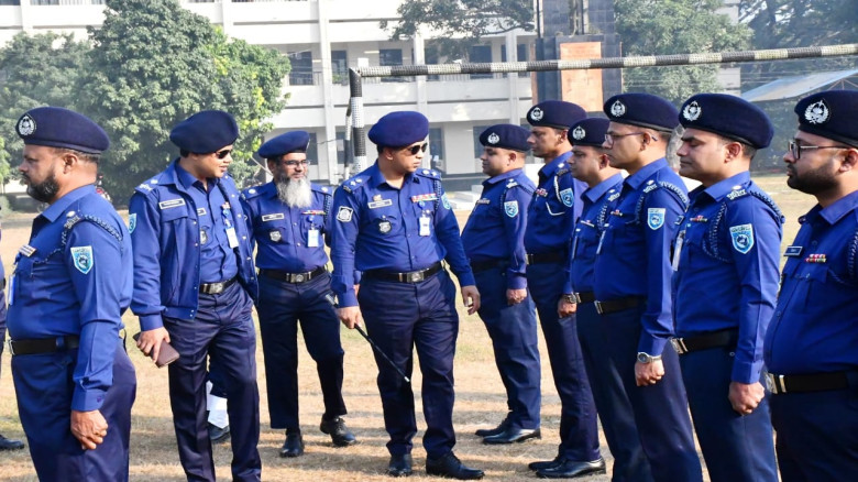 দিনাজপুর পুলিশ লাইনস্ মাঠে বর্ণাঢ্য মাস্টার প্যারে...