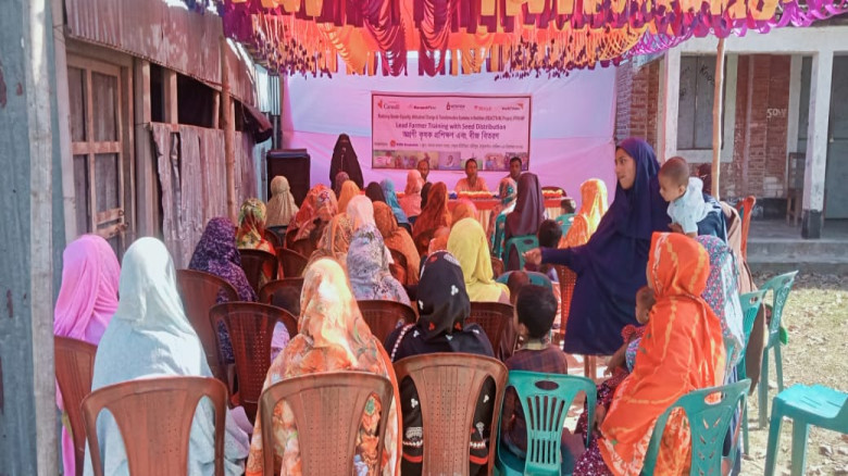 হরিপুরে ১০০জন সুবিধাভোগি কৃষাণীদের মাঝে জিংক ধান ব...