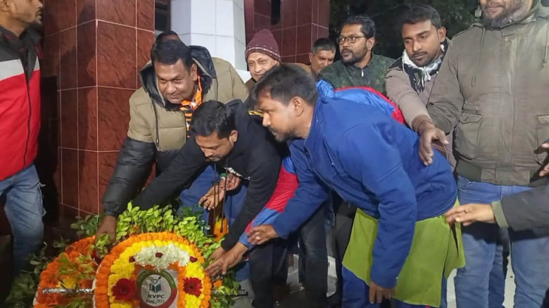 শ্রদ্ধা ও ভাবগাম্ভীর্যে মহান বিজয় দিবস উদযাপন করল ...
