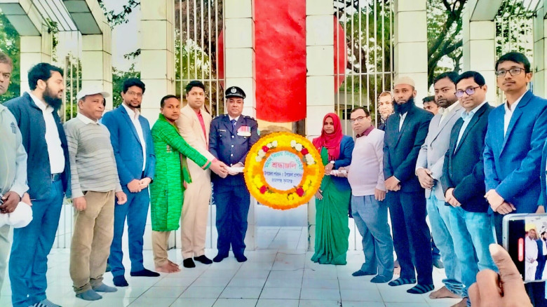 সূর্যোদয়ের সঙ্গে শহীদ মিনারে শ্রদ্ধা, দিনব্যাপী আয়...