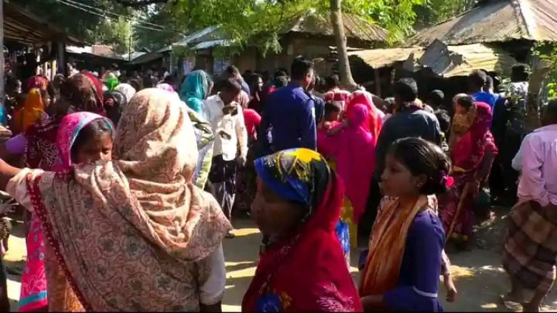গাইবান্ধায় খিচুড়ি খাওয়াকে কেন্দ্র করে সংঘর্ষ, হোম...