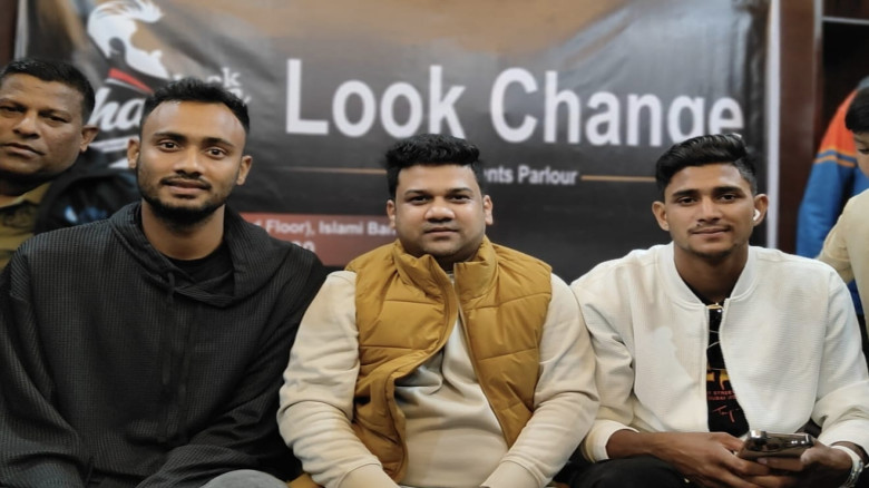 জাতীয় ক্রিকেট দলের নাহিদ রানা ও শরিফুল ইসলাম চাঁপা...
