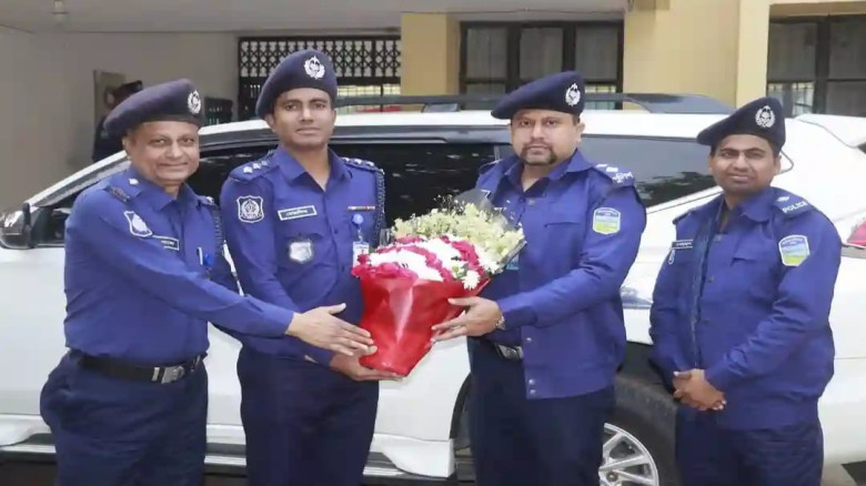 জামালপুরে মাদারগঞ্জ মডেল থানা পরিদর্শন করেন পুলিশ ...