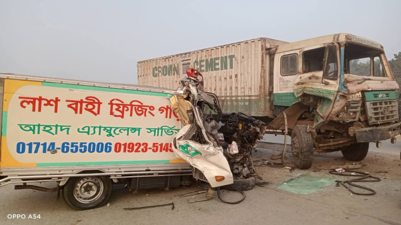 রায়গঞ্জে লাশবাহী ও ট্রাকের সংঘর্ষ আহত -২...