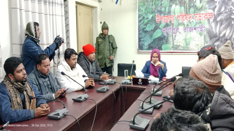উপজেলা কর্মকর্তার সাথে দুর্গাপুর প্রেসক্লাব ও সাংব...