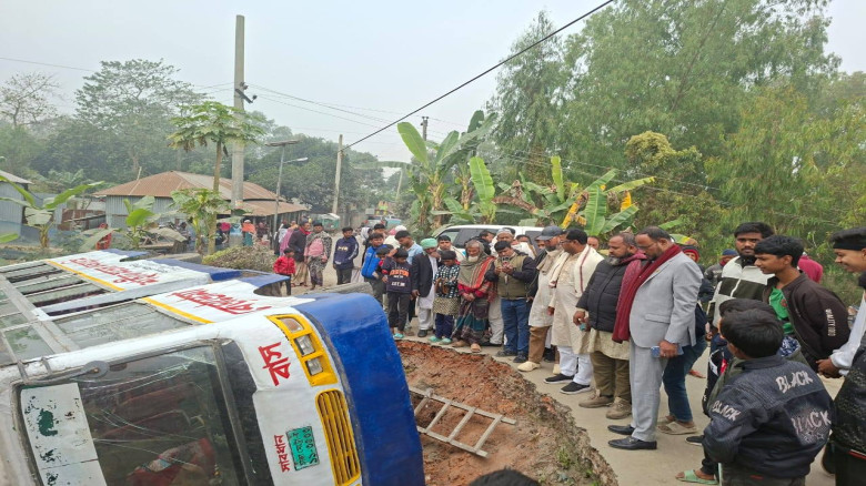 মনোনয়ন বৈধ হওয়ার পরই সড়ক দুর্ঘটনাস্থলে ছুটে গেলেন ...