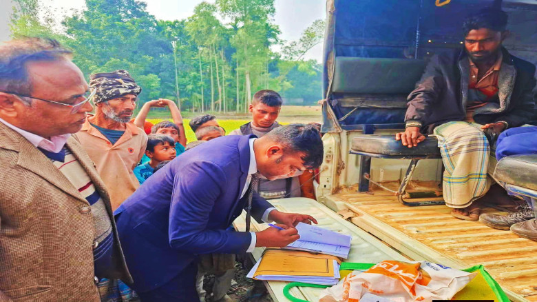 উলিপুরে ফসলি জমি থেকে অবৈধ মাটি উত্তোলনে ৩ জনকে ১ ...