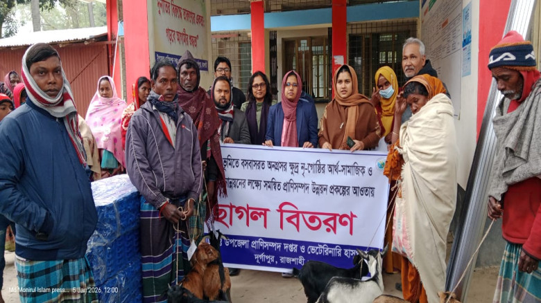 ‎দূর্গাপুরে ক্ষুদ্র নৃ-গোষ্ঠিদের মাঝে ছাগল বিতরন...