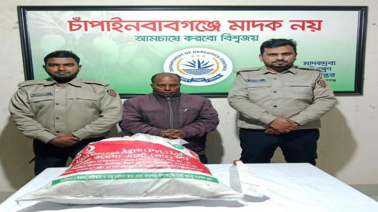 গোমস্তাপুরে ডিএনসির অভিযানে ৩০.৪ লিটার চোলাই মদসহ ...