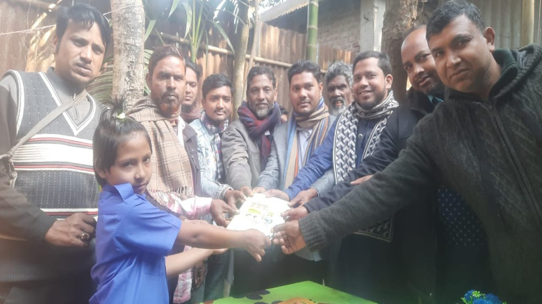 সুন্দরগঞ্জে রেণু বিদ্যাকাননে বই বিতরণ ও ক্লাস উদ্ব...