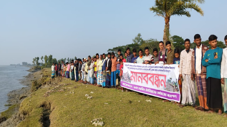 বর্ষার আগেই নদীভাঙন রোধের দাবি চর বগুলা গ্রামের বা...