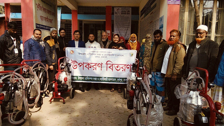 দুর্গাপুরে খামারিদের মাঝে  দুধ দহন মেশিন বিতরণ...
