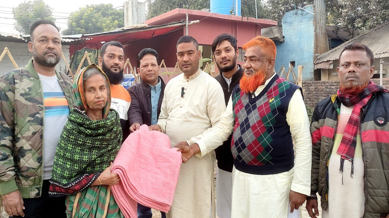 কুষ্টিয়ায় মানবতা সামাজিক সংগঠনের উদ্যোগে শীতবস্ত্র...