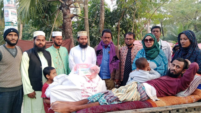 ভোলার মনপুরায় দুস্থ ও অসহায় রাকিবের পাশে হিউম্যান...