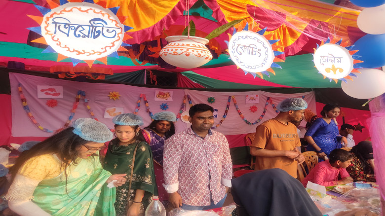 পথের বাজার মাধ্যমিক বিদ্যালয়ে পিঠা উৎসব...