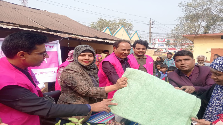 জামালপুর সদরে শীতার্ত মানুষের পাশে দাঁড়ালেন ব্র্য...