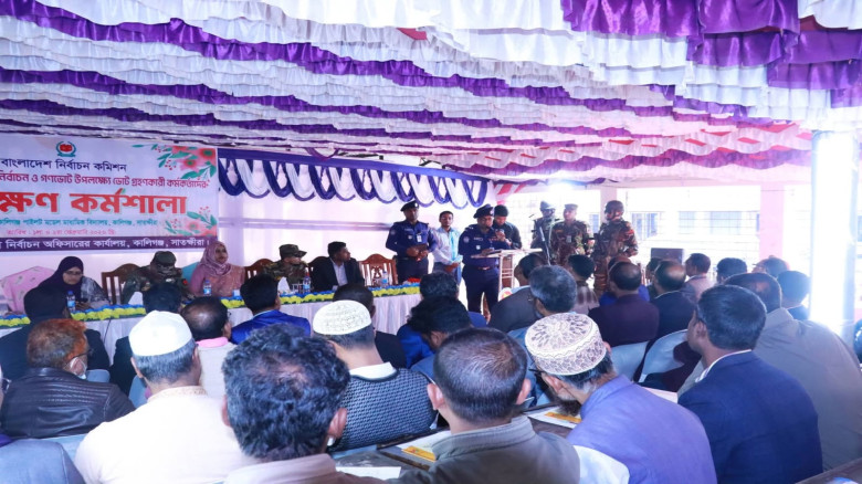 সংসদ নির্বাচন ও গণভোট–২০২৬ উপলক্ষে ভোটগ্রহণকারী কর...