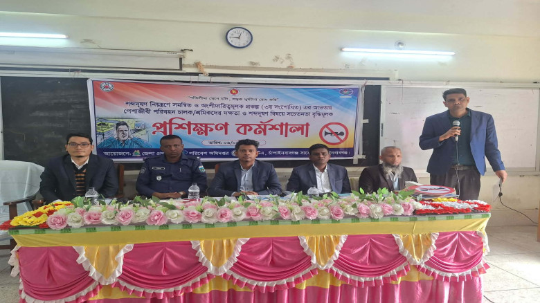 চাঁপাইনবাবগঞ্জে  শ্রমিকদের দক্ষতা ও শব্দ দূষণ  বিষ...