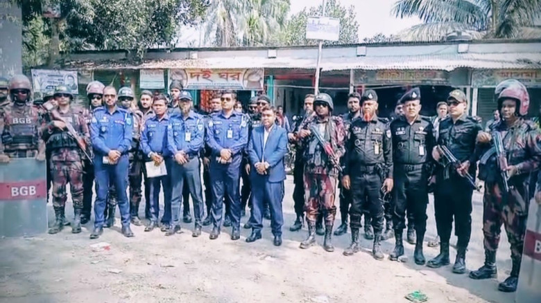 চরভদ্রাসনে নির্বাচনী নিরাপত্তা জোরদারে যৌথ বাহিনীর...