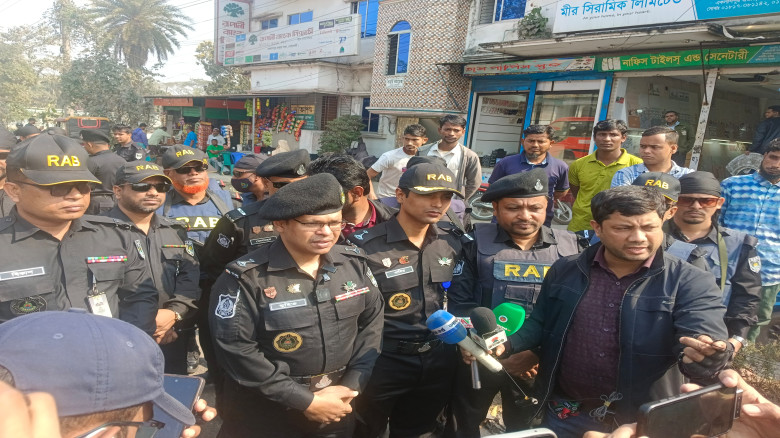 নোয়াখালীতে র‍্যাবের রোবাস্ট পেট্রোল মহড়া ও চেকপোস্...