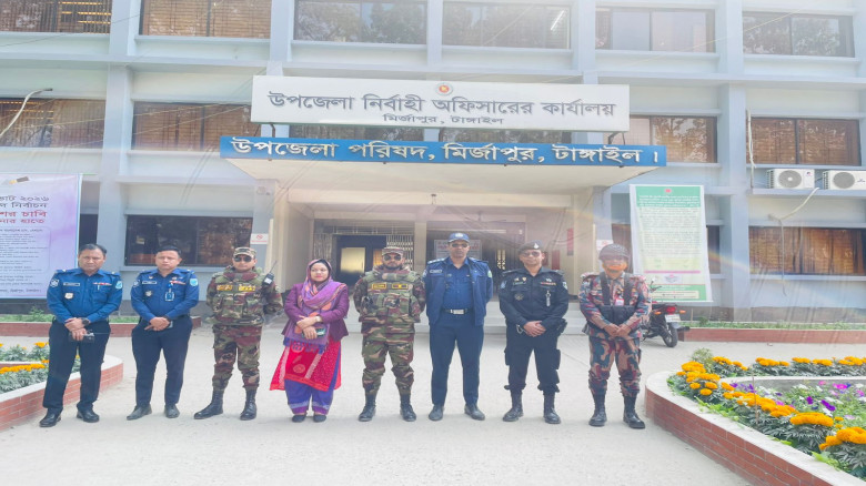 সুষ্ঠু ভোটের বার্তা নিয়ে মির্জাপুরে যৌথবাহিনীর ‘ডম...