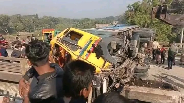 বালি বোঝাই ড্রাম ট্রাক দুর্ঘটনা কুষ্টিয়া–মেহেরপুর ...