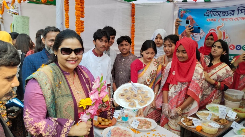 চাঁপাইনবাবঞ্জে কালেক্টর গ্রিন ভিউ উচ্চ বিদ্যালয়ে প...