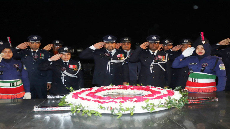 একুশের প্রথম প্রহরে ভাষা শহীদদের প্রতি বিনম্র শ্রদ...