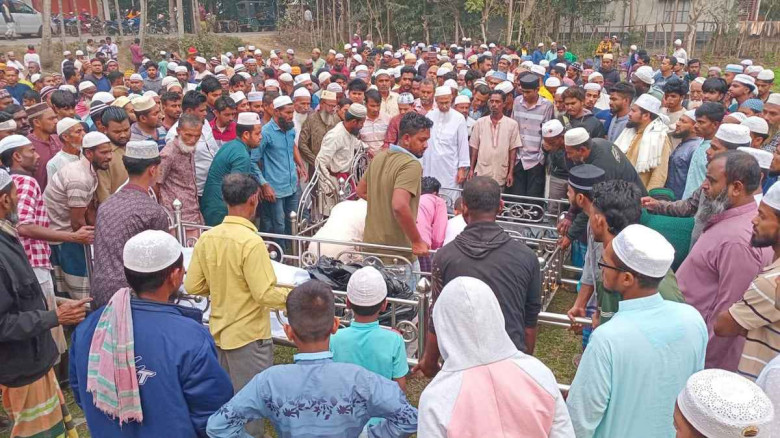 নড়াইলে রক্তক্ষয়ী সংঘর্ষ নিহত ৪ জনের তিনজনের জানাজা...