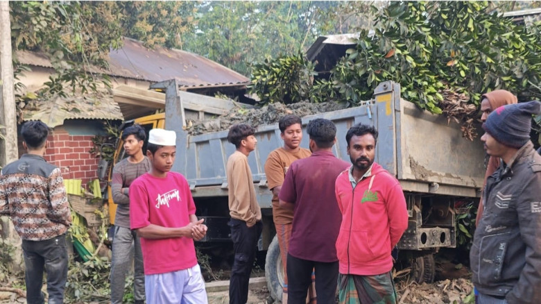 মির্জাপুরে গভীর রাতে ড্রামট্রাকের ধাক্কায় বৃদ্ধ নি...