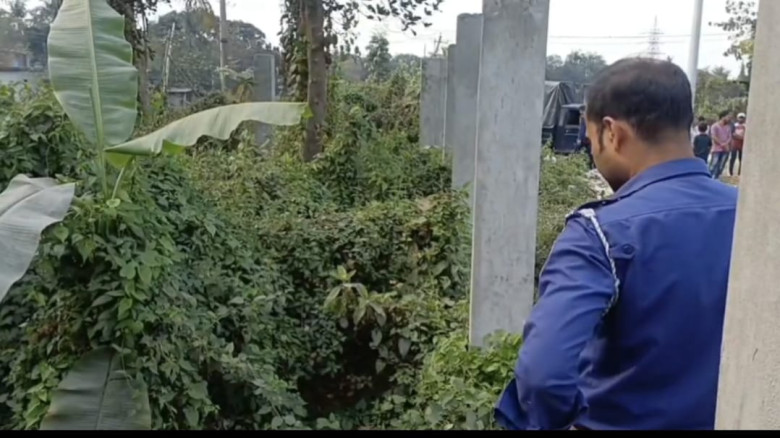 নারায়ণগঞ্জে ডোবার পাশ থেকে অজ্ঞাত কিশোরের কঙ্কাল উ...