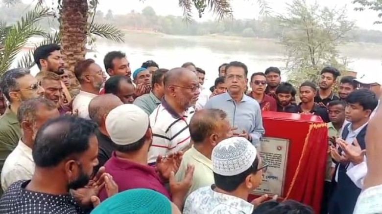 দিঘলিয়ায় কামারগাতি খাল পুনঃখনন ও আতাই নদীর তীর সংর...