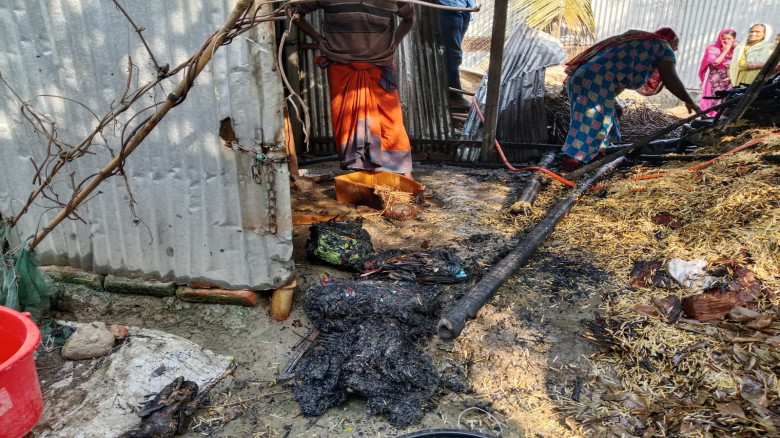 জামালপুরে ফুড প্রোডাক্টের গোডাউনে অগ্নিকাণ্ড: লক্ষ...