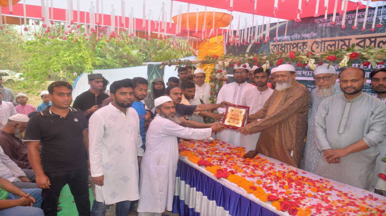 যশোরের খাজুরায় এমপি গোলাম রসুলকে সংবর্ধনা...