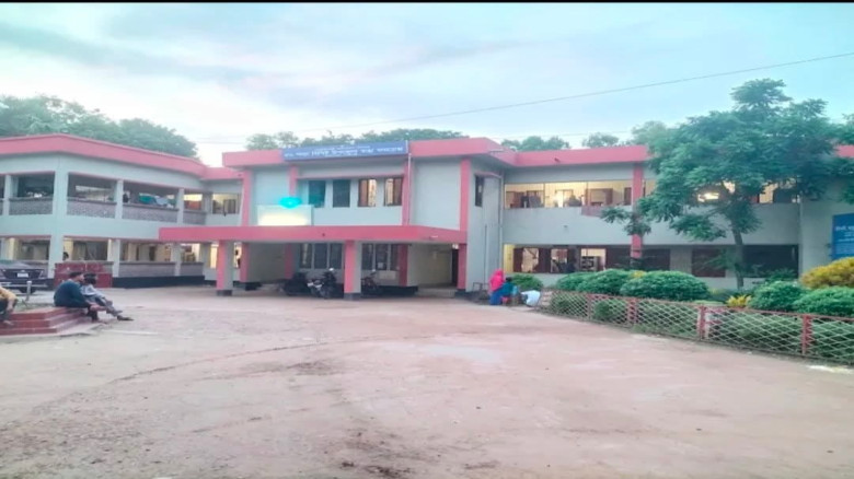 কমলনগর উপজেলা স্বাস্থ্য কমপ্লেক্সে দালাল চক্রের দা...