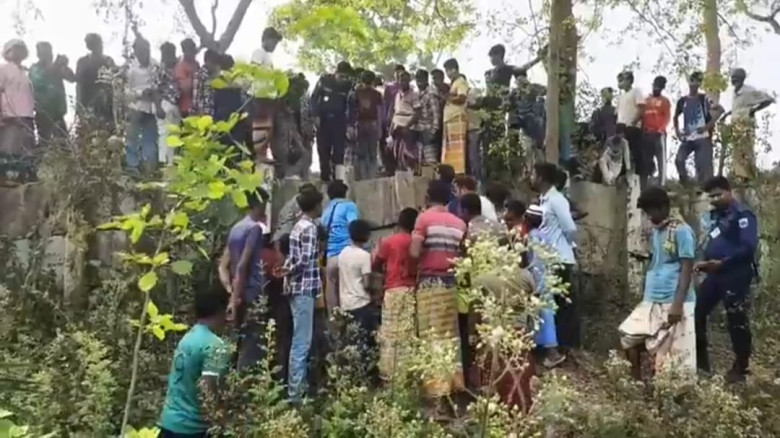 গুরুদাসপুর-বড়াইগ্রাম সীমান্তে আইরমারি ব্রিজের নিচে...