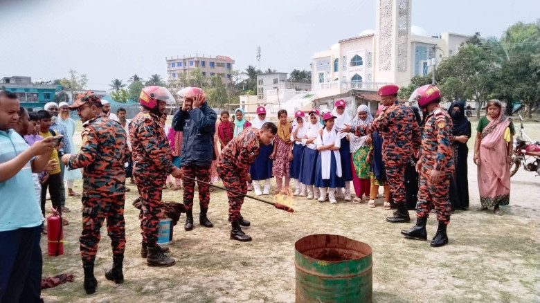 দুর্যোগ প্রস্তুতি দিবস উপলক্ষে কালিগঞ্জে র‍্যালি, ...