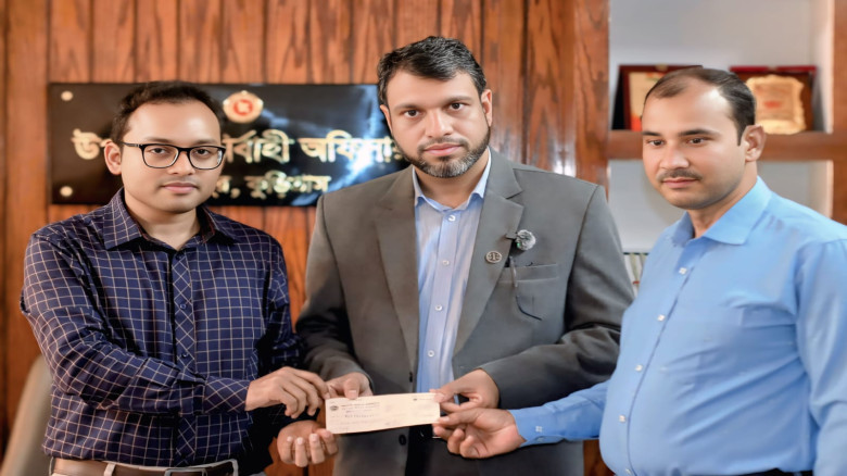 কুড়িগ্রামের উলিপুর বাজারে সোলার ল্যাম্পপোস্ট স্থা...