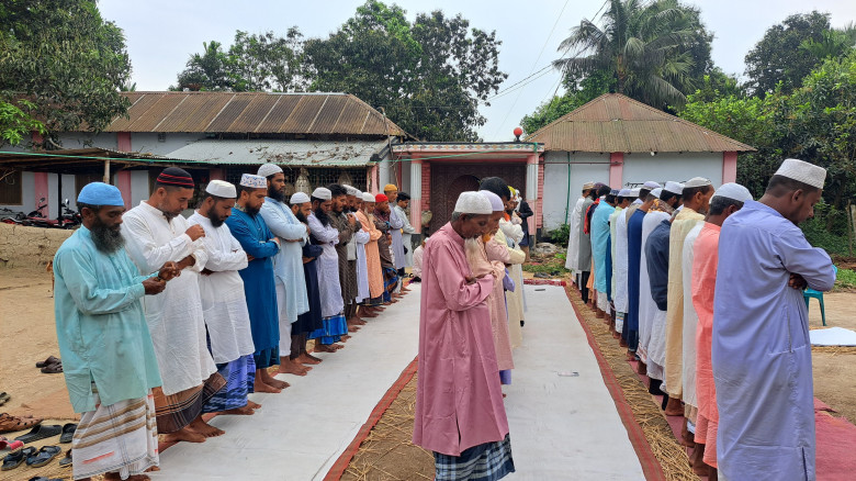 সৌদির সাথে মিল রেখে বিরামপুরে আগাম ঈদ—২ ইউনিয়নের ১...